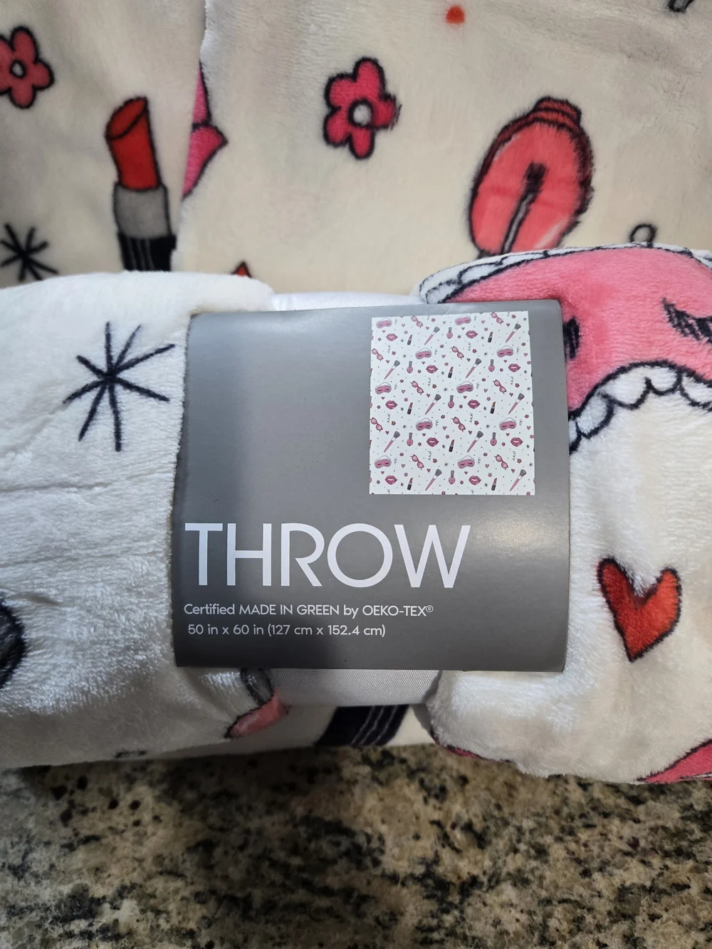 Source Unknown White Plush Throw Blanket with Pink Lip & Heart Print